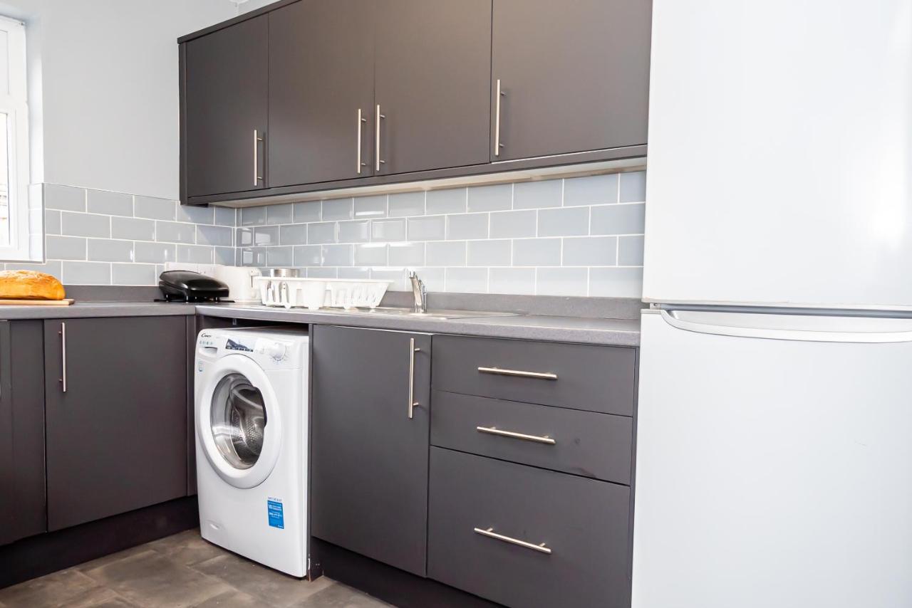 Shirley House 3, Guest House, Self Catering, Self Check In With Smart Locks, Use Of Fully Equipped Kitchen, Close To City Centre, Ideal For Longer Stays, Walking Distance To Bat, 20 Min Drive To Fawley Refinery, Excellent Transport Links Southampton Exterior foto
