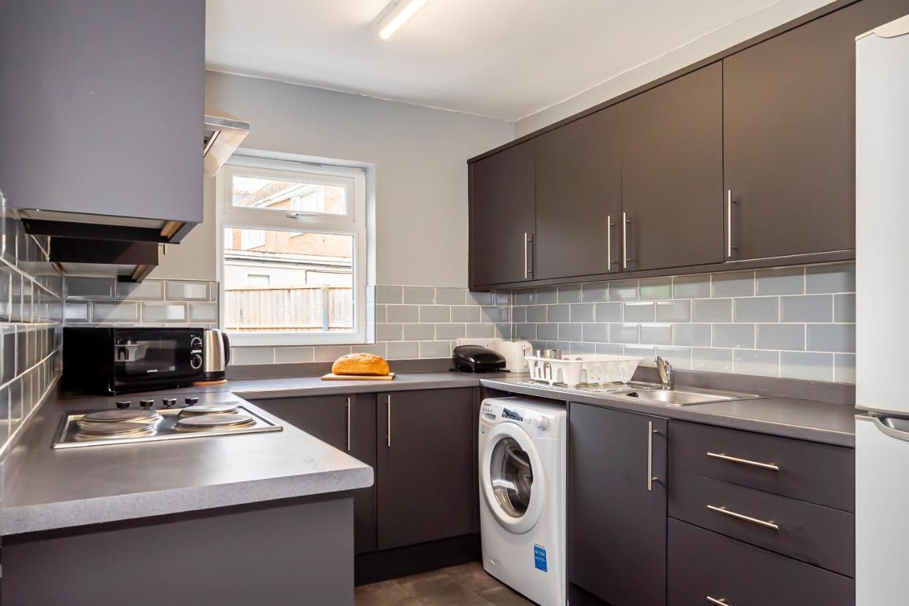 Shirley House 3, Guest House, Self Catering, Self Check In With Smart Locks, Use Of Fully Equipped Kitchen, Close To City Centre, Ideal For Longer Stays, Walking Distance To Bat, 20 Min Drive To Fawley Refinery, Excellent Transport Links Southampton Exterior foto