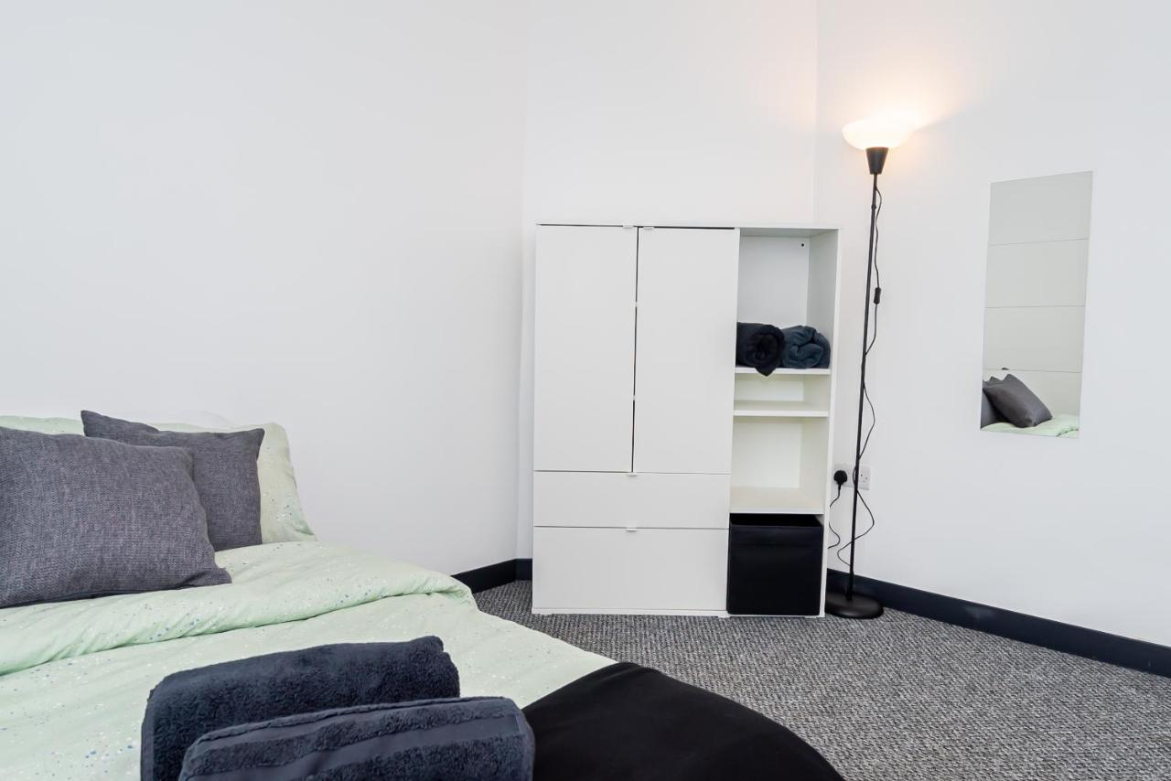 Shirley House 3, Guest House, Self Catering, Self Check In With Smart Locks, Use Of Fully Equipped Kitchen, Close To City Centre, Ideal For Longer Stays, Walking Distance To Bat, 20 Min Drive To Fawley Refinery, Excellent Transport Links Southampton Exterior foto