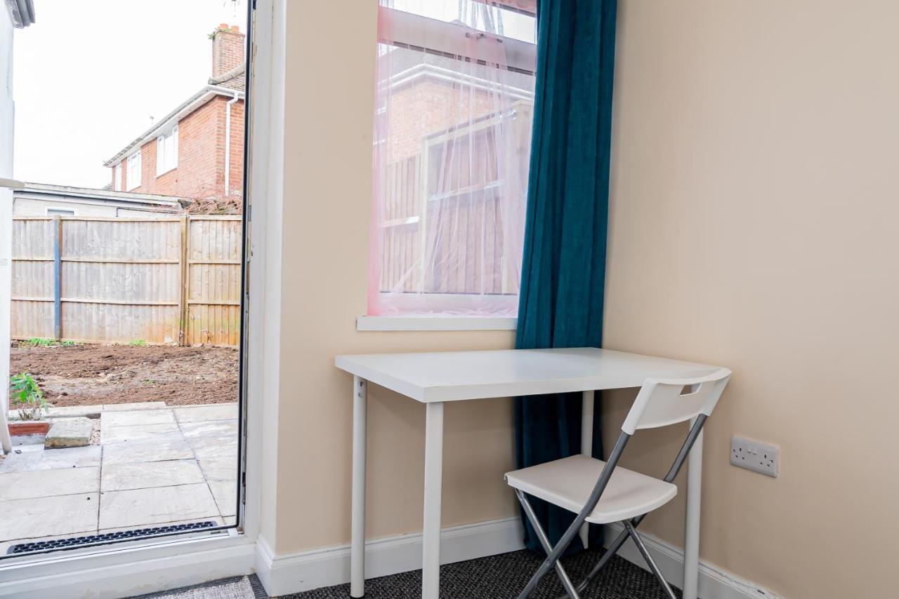 Shirley House 3, Guest House, Self Catering, Self Check In With Smart Locks, Use Of Fully Equipped Kitchen, Close To City Centre, Ideal For Longer Stays, Walking Distance To Bat, 20 Min Drive To Fawley Refinery, Excellent Transport Links Southampton Exterior foto
