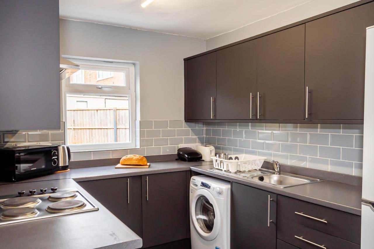 Shirley House 3, Guest House, Self Catering, Self Check In With Smart Locks, Use Of Fully Equipped Kitchen, Close To City Centre, Ideal For Longer Stays, Walking Distance To Bat, 20 Min Drive To Fawley Refinery, Excellent Transport Links Southampton Exterior foto